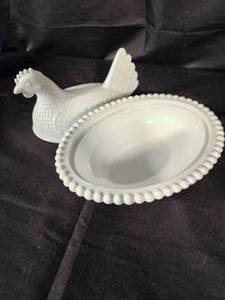 lot 65 image: Vintage Indiana White Milk Glass Chicken Hen on Nest Covered BowlCandy Dish