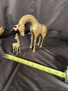 lot 69 image: Vintage Brass Mother and Baby Giraffe Paperweights