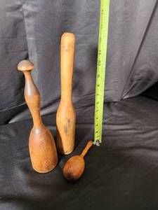 lot 73 image: Variety of Vintage Wood Mashers