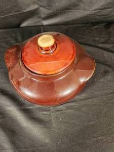 lot 74 image: Vintage Covered Stoneware Pot