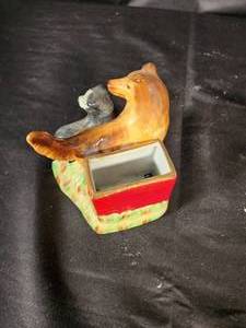 lot 75 image: Vintage Ceramic Collie Dog Theme MatchToothpickPen Holder