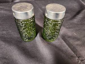 lot 81 image: Vintage 1970s Anchor Hocking Soreno Salt and Pepper Shaker Set in Avocado Green