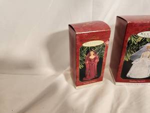 lot 166 image: Vintage Collector Series Hallmark Ornaments