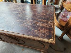 lot 180 image: Antique Cedar Chest - Exterior needs some TLC, Interior in Good Condition