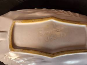 lot 208 image: Vintage Hull Art Pottery and Serving Plate