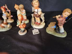 lot 214 image: Variety of Goebel Figurines