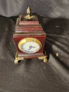 lot 223 image: Vintage Desk Clock