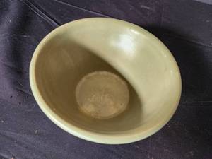 lot 240 image: Vintage Pottery Bowl in Matte Finish Avocado Green