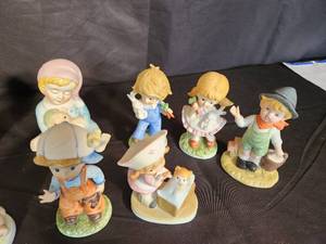 lot 248 image: Variety of Figurines