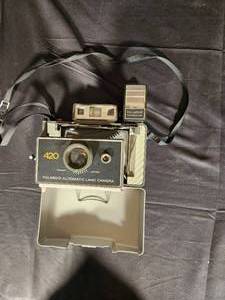 lot 257 image: Polaroid Automatic Land Camera Model 420