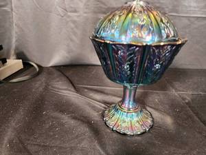 lot 258 image: Vintage Blue Iridescent Carnival Glass Covered Candy Dish