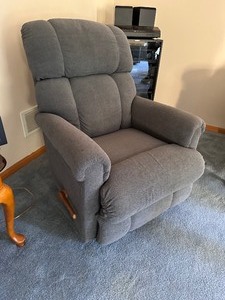 lot 14 image: Reclining Chair
