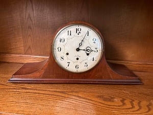 lot 23 image: Vintage Seth Thomas Mantel Clock with Key