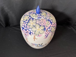 lot 106 image: Vintage Chinese Grapes and Blue Birds Hand Painted Covered Pot