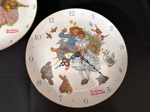 lot 107 image: Norman Rockwell Collectors Plate Wall Clocks - Gone with the Wind and Wizard of Oz Theme