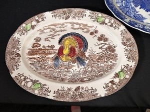 lot 108 image: Two Vintage Ceramic Turkey Themed Serving Platters