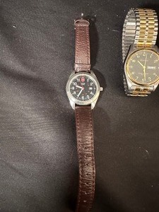 lot 118 image: Variety of Vintage Mens Watches and Spectacles
