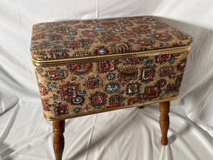 lot 122 image: Vintage Sewing Bench