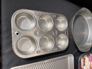lot 128 image: Variety of Baking Dishes