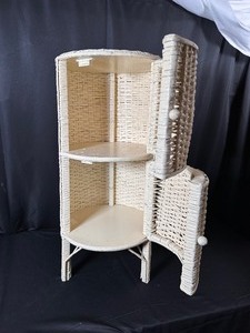 lot 132 image: Retro Round Wicker Storage Shelf