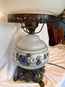 lot 152 image: Painted Gone with the Wind Style Electric Lamp