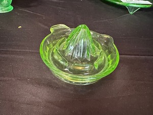 lot 185 image: Vintage Uranium Green Glowing Glass Juicer