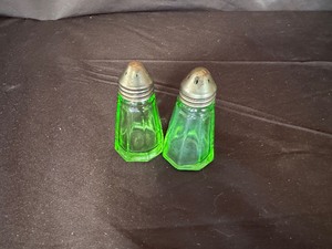 lot 189 image: Uranium Glass Glowing Depression Glass Salt and Pepper Shakers