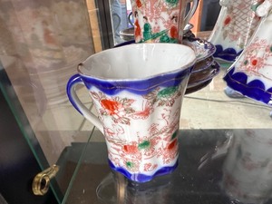 lot 250 image: Variety of Vintage Painted Chinese Dishes