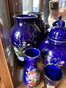 lot 254 image: Variety of Blue Vases