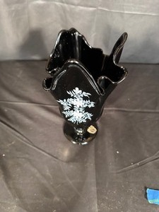 lot 261 image: Vintage Fenton Black Footed Swung Glass Handkerchief Vase