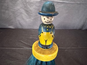 lot 265 image: Vintage Wooden Painted Whisk Broom Brush