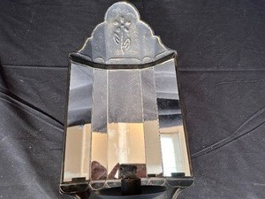 lot 267 image: Vintage 3D Mirrored Paneled Candle Holder Wall Mount