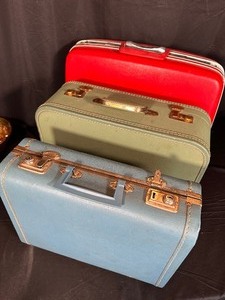 lot 279 image: Three Vintage Suitcases