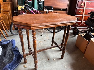 lot 288 image: Vintage Side Table or End Table