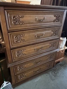 lot 289 image: Vintage Dresser