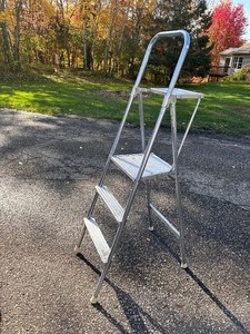 lot 106 image: Folding Step StoolLadder