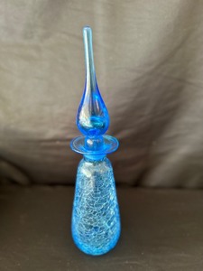 lot 122 image: Vintage Blue Crackle Glass Vase with Stopper