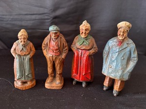 lot 137 image: Vintage Ceramic Figurines