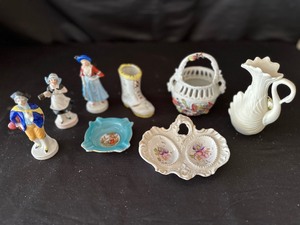 lot 141 image: Variety of Vintage Miniature Vases and Figurines