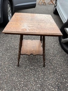 lot 142 image: Oak Side Table