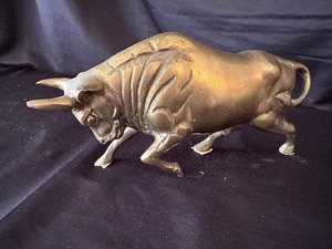 lot 157 image: Vintage Solid Brass Bull Statue