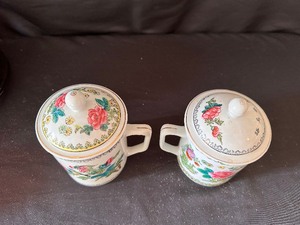 lot 160 image: Hand Painted Lidded Chinese Mugs