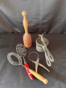 lot 166 image: Variety of Vintage Kitchen Tools
