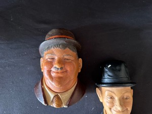 lot 169 image: Set of Laurel and Hardy 1980s Chalk Ware Wall Hangings by Legend Products.  6 x 4