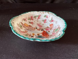 lot 171 image: Japanese Geisha Ware Porcelain Dish