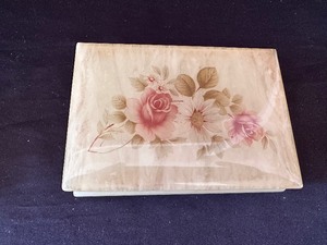 lot 174 image: Alabaster Floral Jewelry Box - Italy