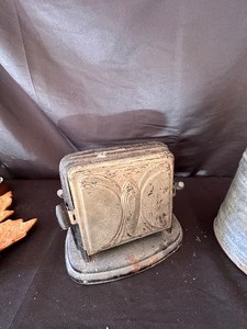 lot 186 image: Vintage 1930s Side Open Toaster and Galvanized Metal Can