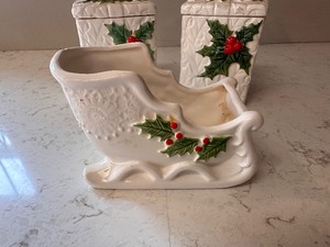 lot 305 image: Vintage Lefton Holly Berries Design - 2 Candy Boxes with Red Bows and White Sleigh