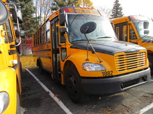 lot 1082 image: 2010 THOMAS SCHOOL BUS