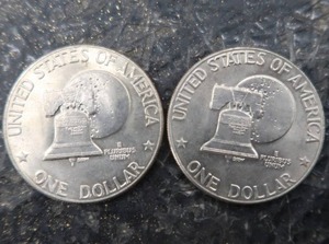 lot 19 image: 2 BICENTENNIAL SILVER DOLLARS